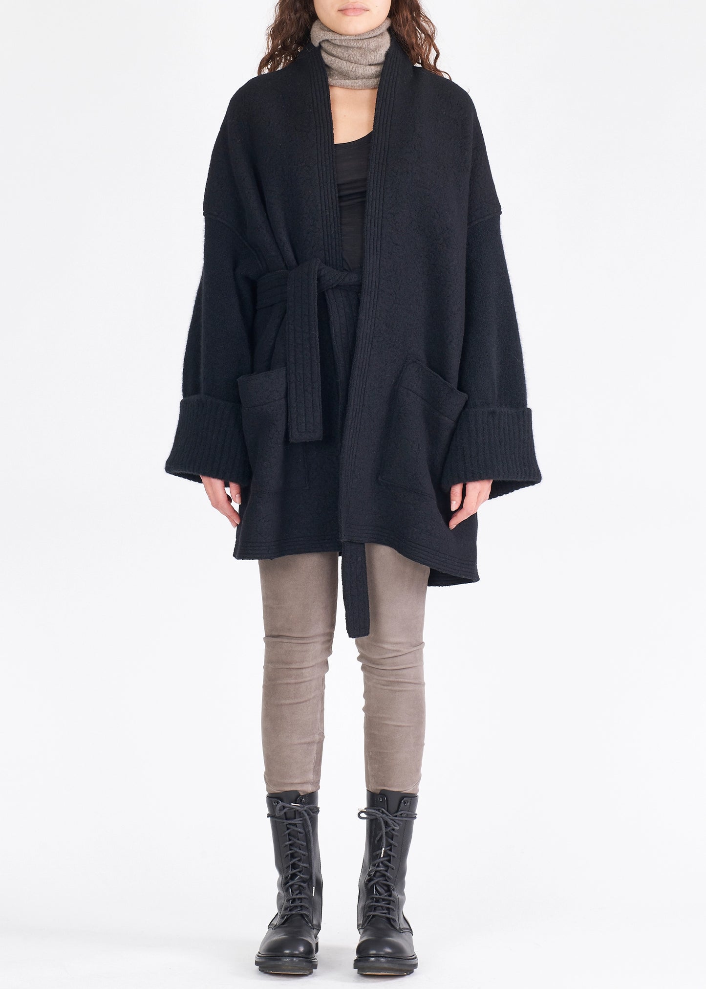 Isabel-Benenato-wool-comfort-short-coat-DW12F23