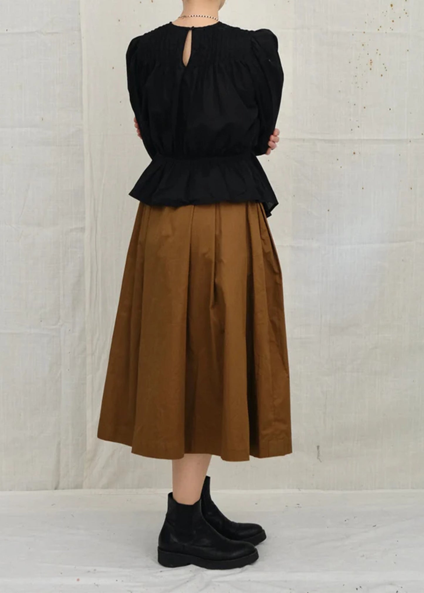 Uqnatu-pintuck-blouse-black
