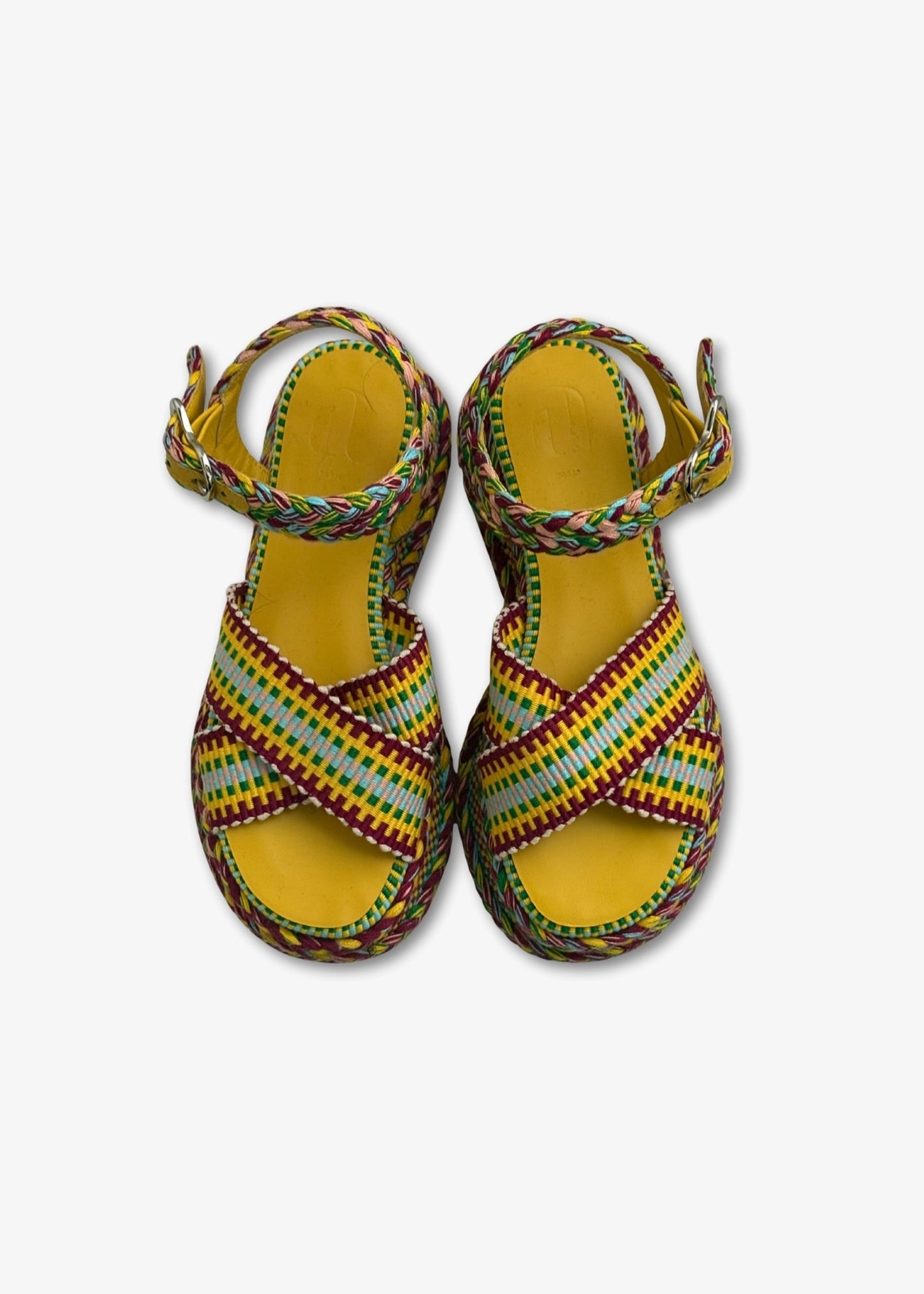 amambaih Ada Sandal