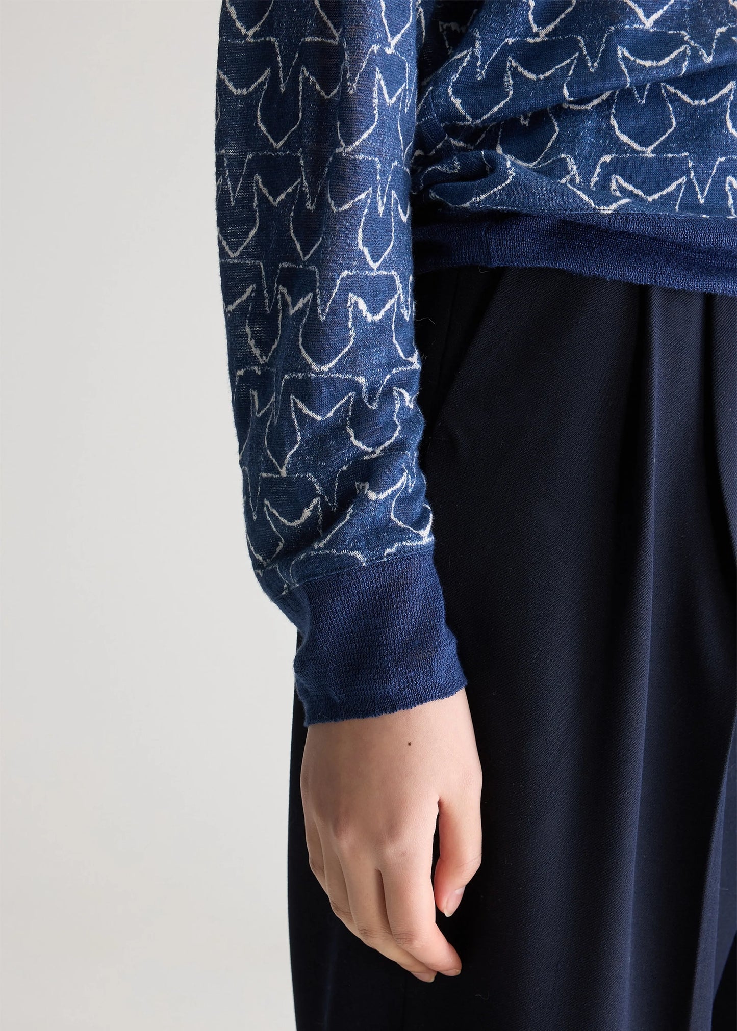 Bellerose-blue-star-printed-long-sleeved-t-shirt-senia