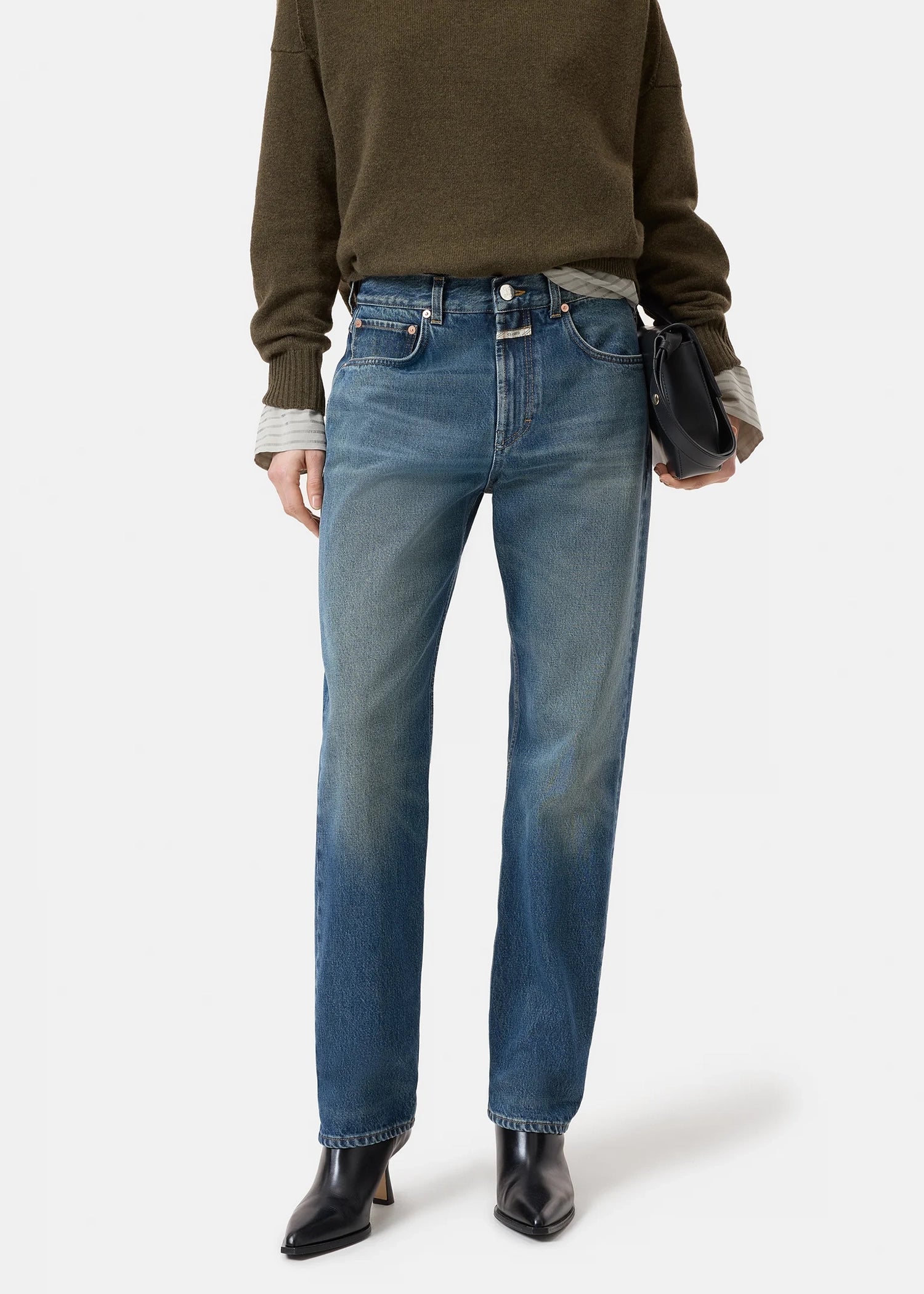  Closed-Relaxed-Jonta-Jean