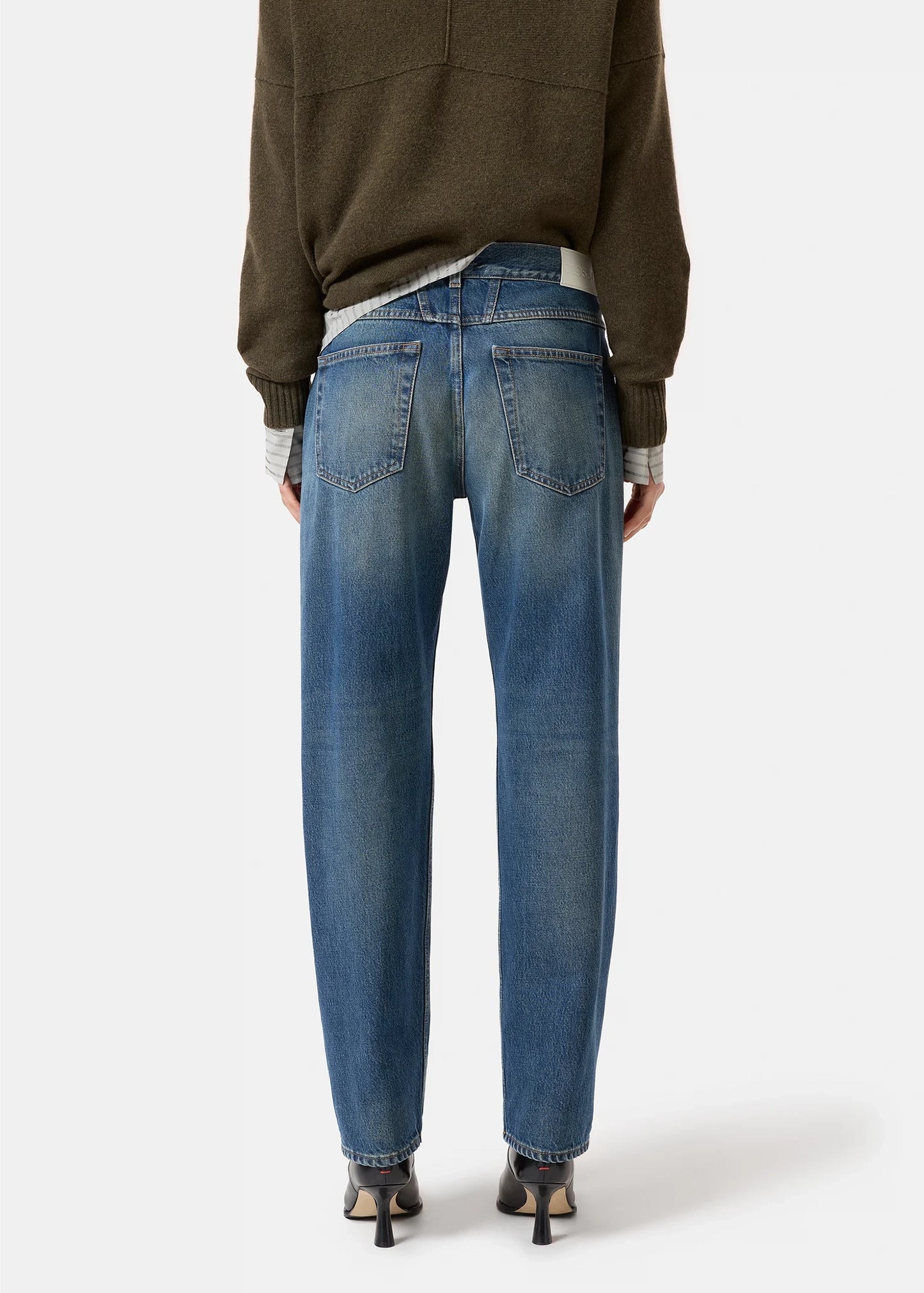 Closed-Relaxed-Jonta-Jean