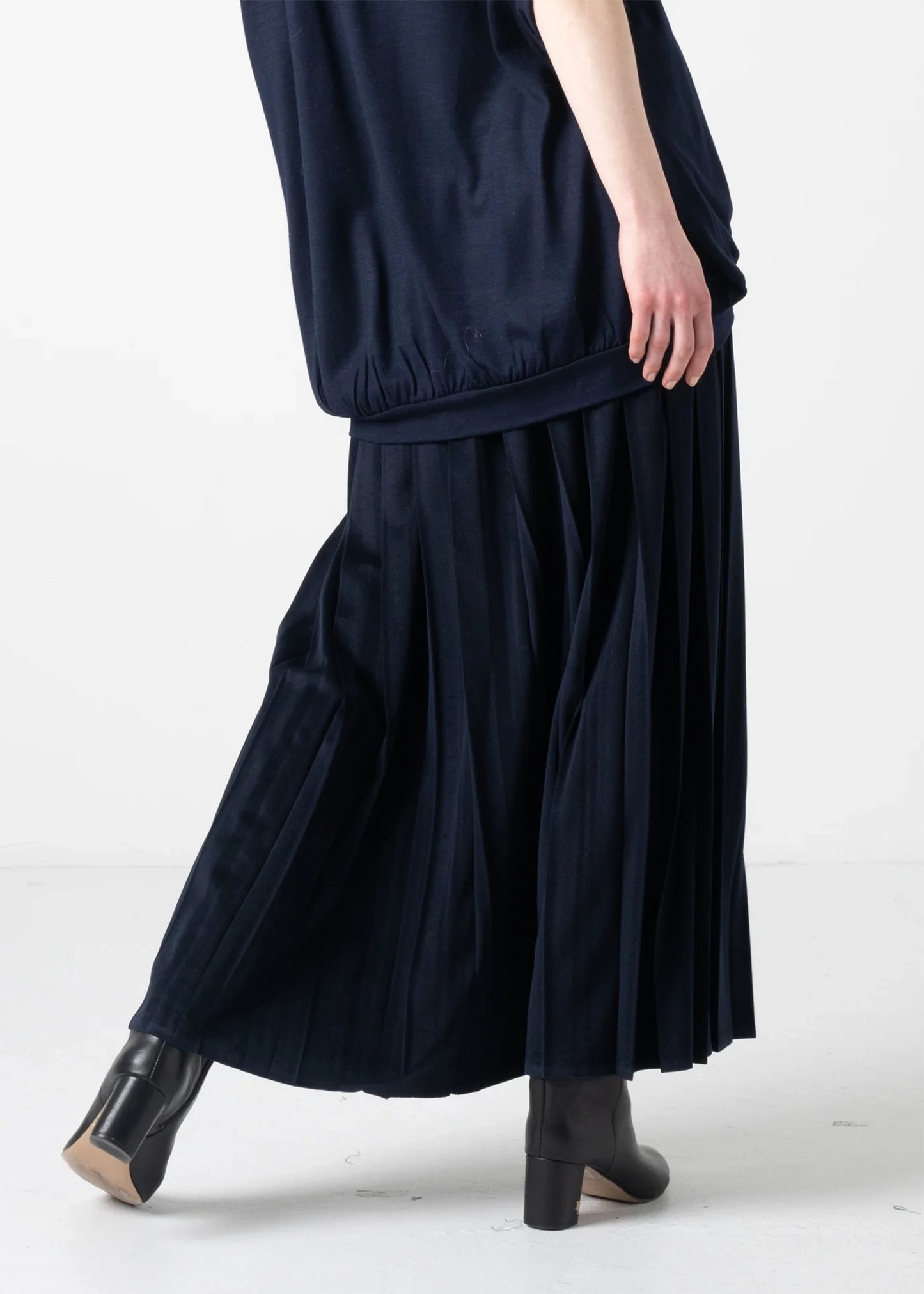 Cog-the-big-smoke-kamille-pleats-wrap-skirt