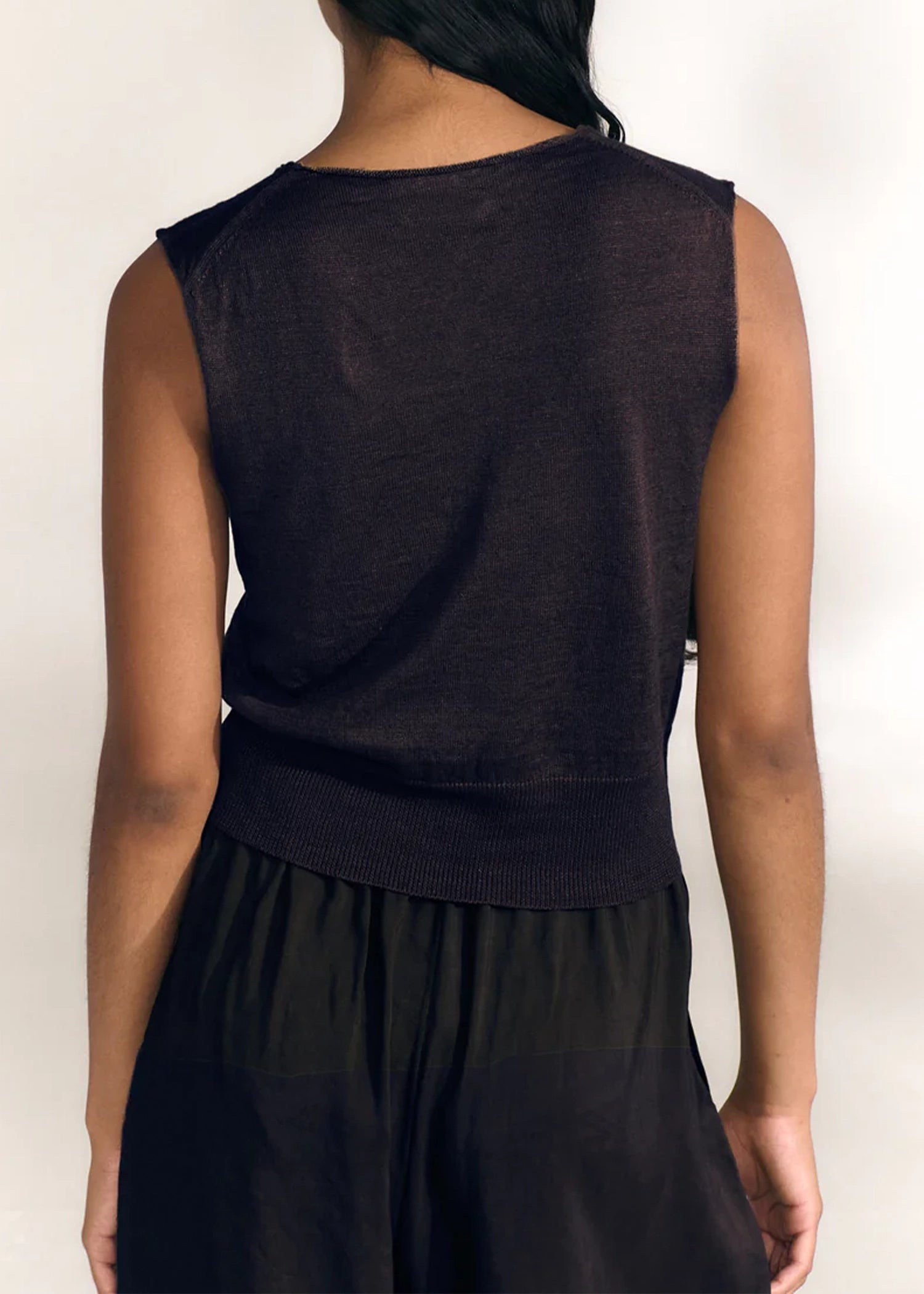 Cortana-Rinen-dark-navy-blue-linen-knit-vest