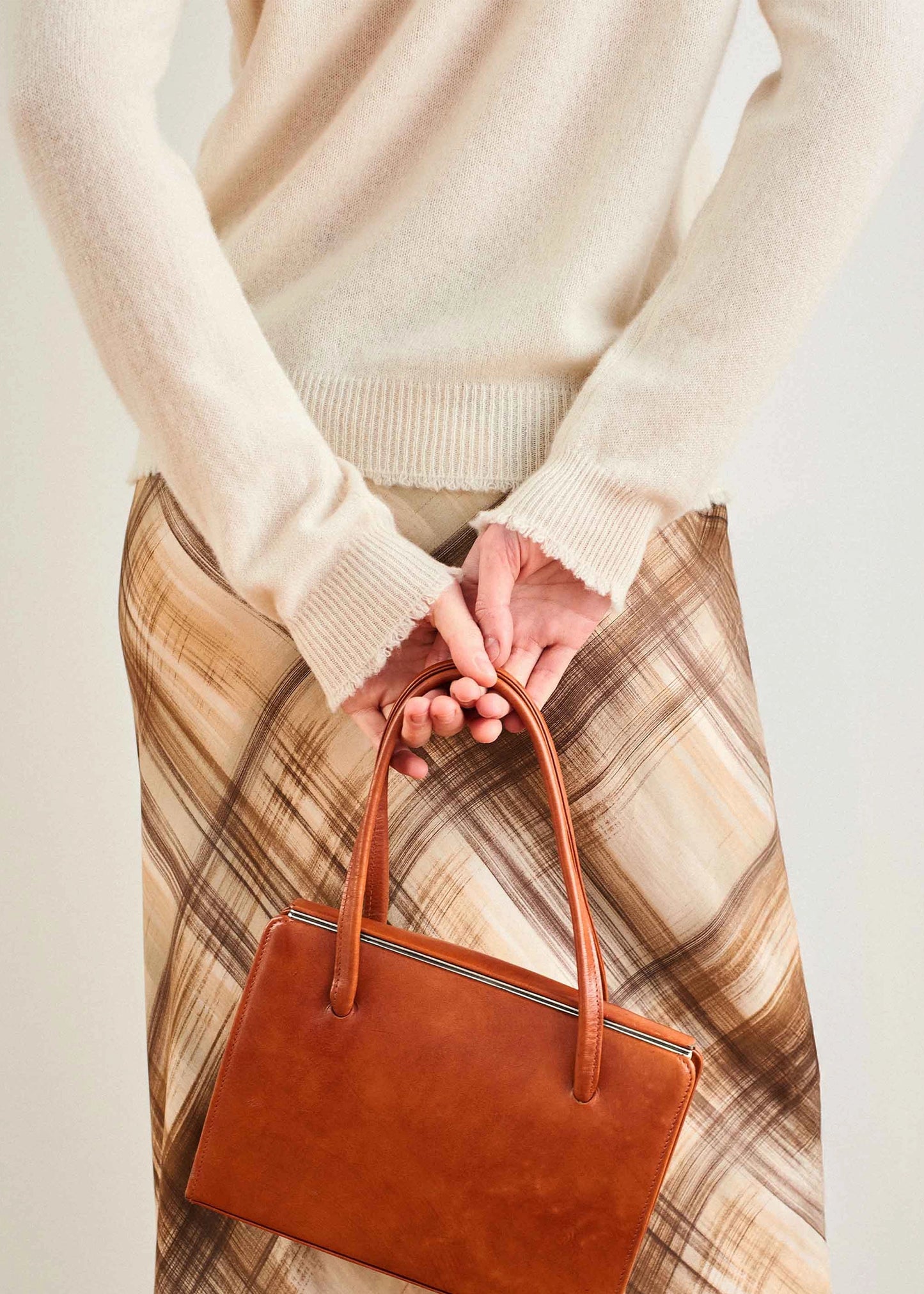 Jumer-1234-Cashmere-distressed-Crew