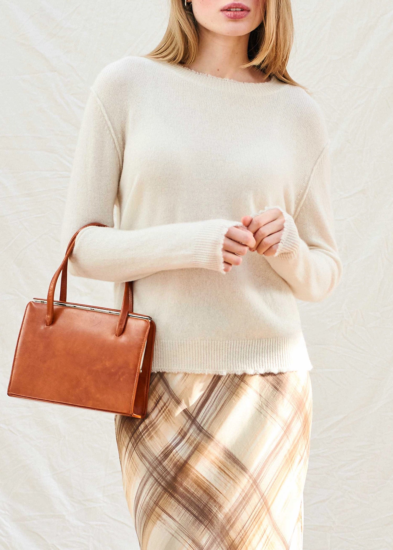 Jumer-1234-Cashmere-distressed-Crew