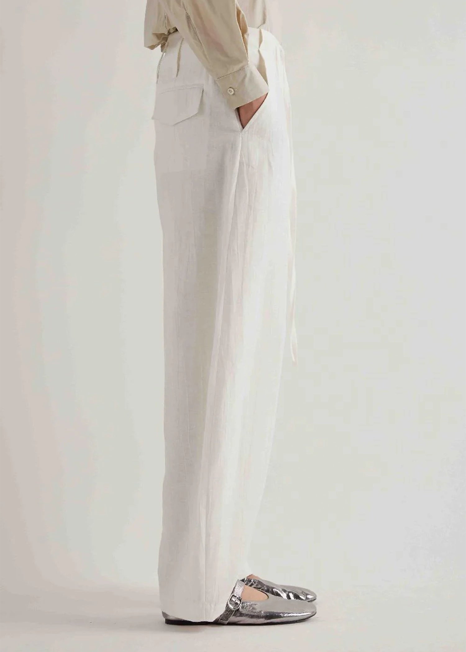 Meimeij-trousers-with-drawstring-side-pockets