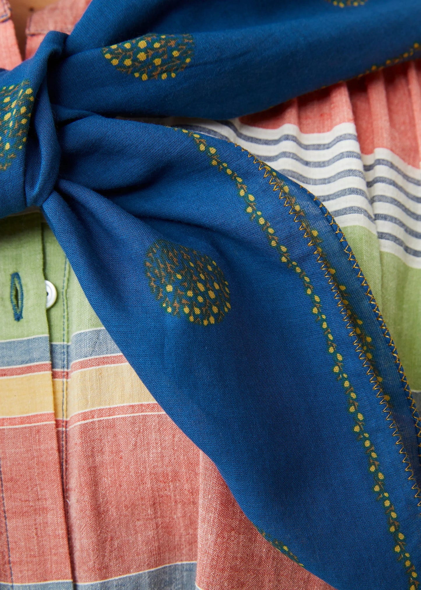 Moismont-Pearl-Scarf-N°820-Ink