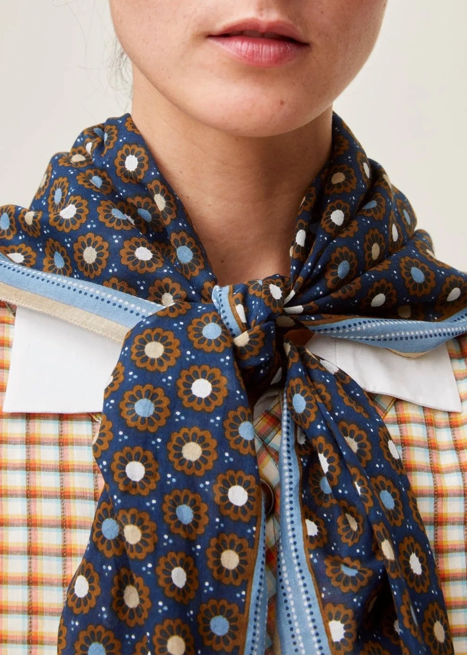 Moismont-cotton-scarf-N°715-navy-blue
